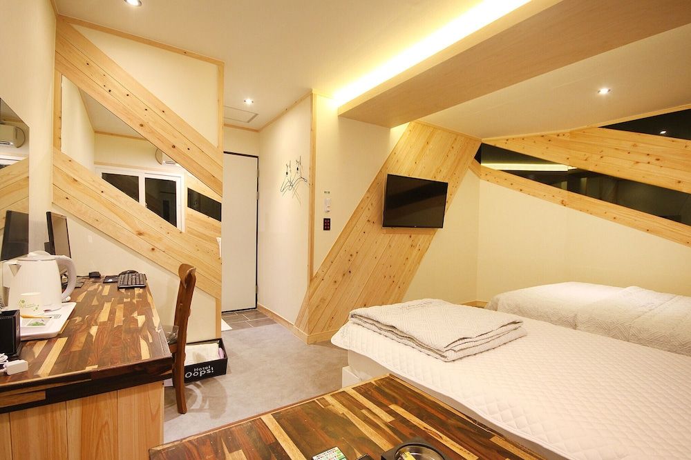 Busan Suyeong Oops Hotel Room (Deluxe Twin (OTT)) 7