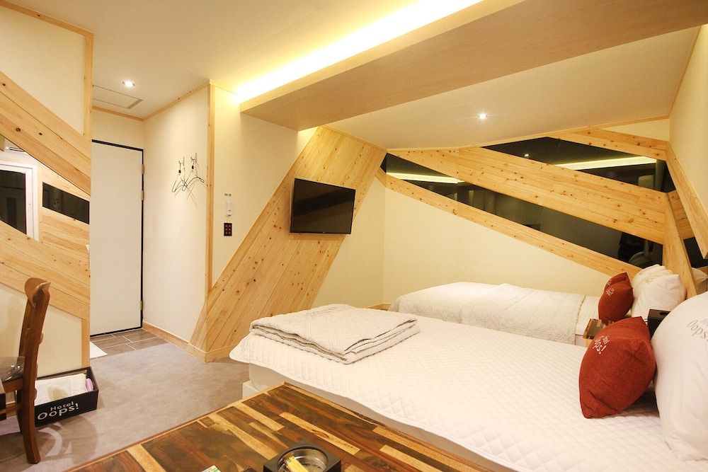 Busan Suyeong Oops Hotel Room (Deluxe Twin (OTT)) 6