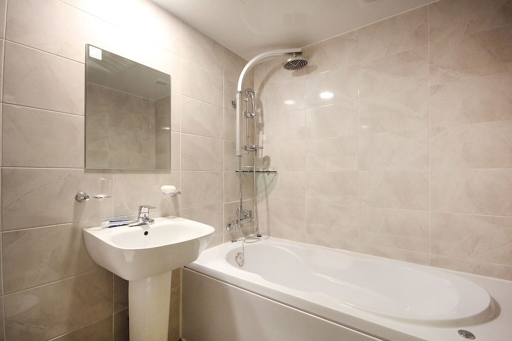 Busan Suyeong Oops Hotel Room (Deluxe Twin (OTT)) 9