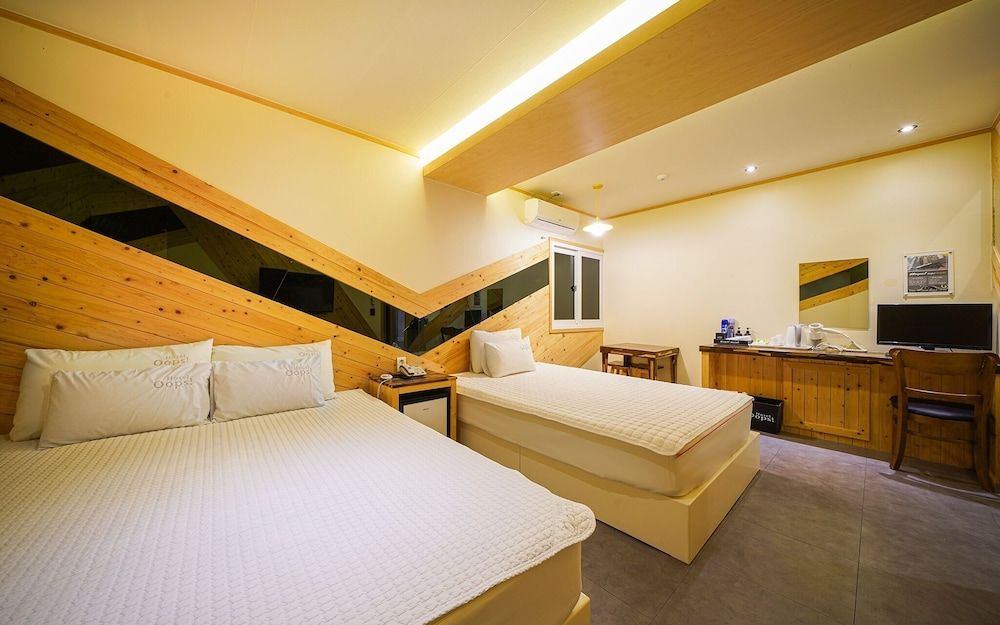 Busan Suyeong Oops Hotel Room (Deluxe Twin (OTT))
