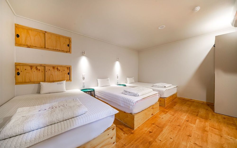 Busan Suyeong Oops Hotel Room (Family Room (Non-smoking OTT)) 6