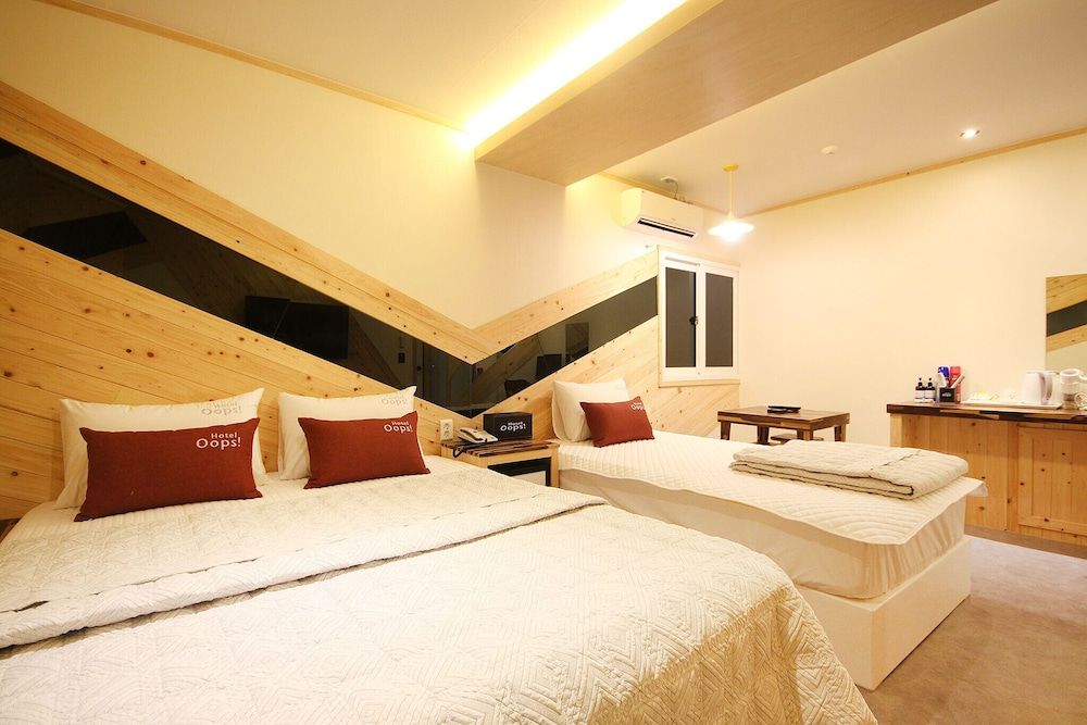 Busan Suyeong Oops Hotel Room (Deluxe Twin (OTT)) 3