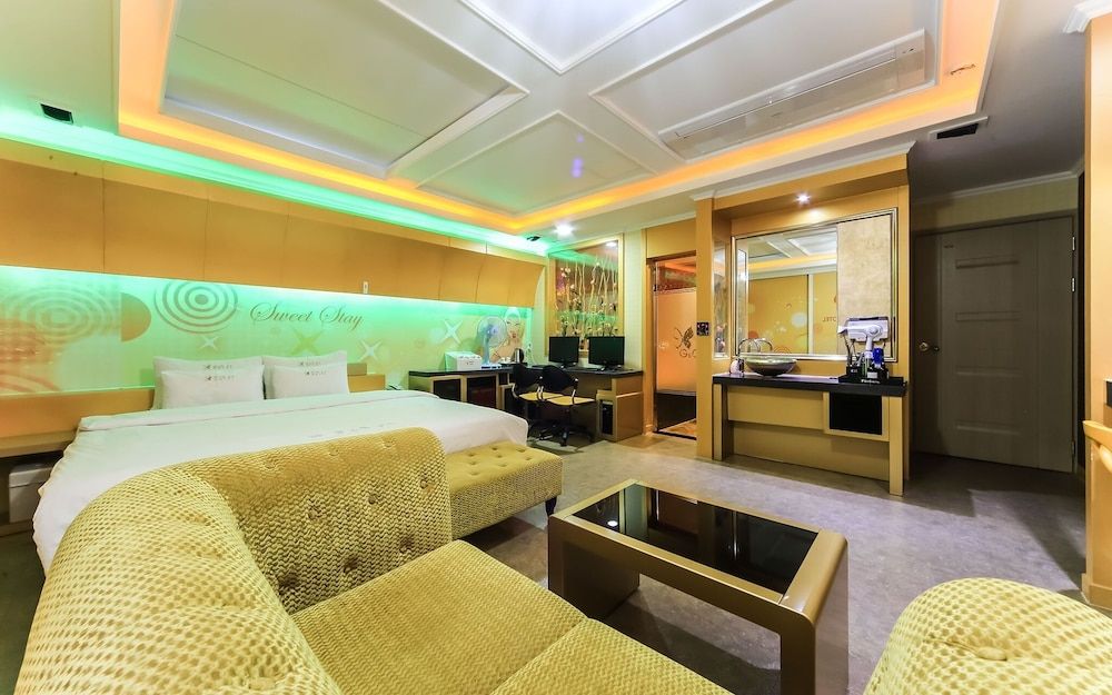 Busan Dongnae G and G Room (SKY VIP (available to watch Netflix)) 2