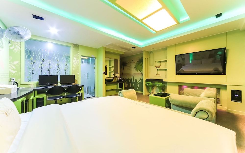 Busan Dongnae G and G Room (VIP (Netflix Available)) 3