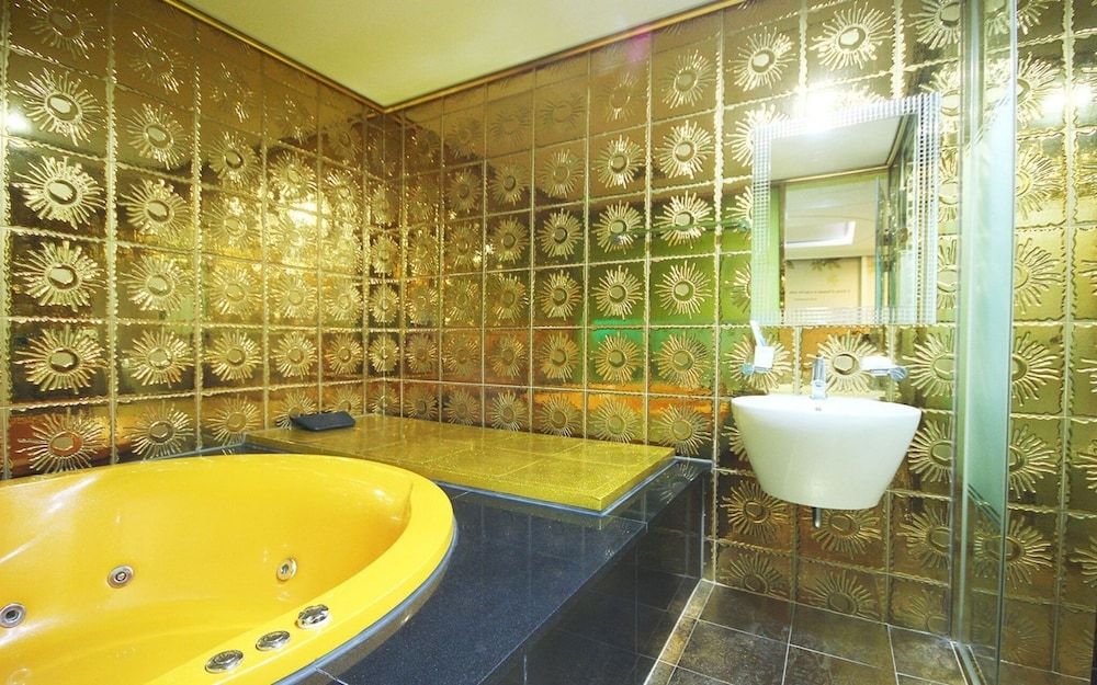 Busan Dongnae G and G Room (SKY VIP (available to watch Netflix)) 17