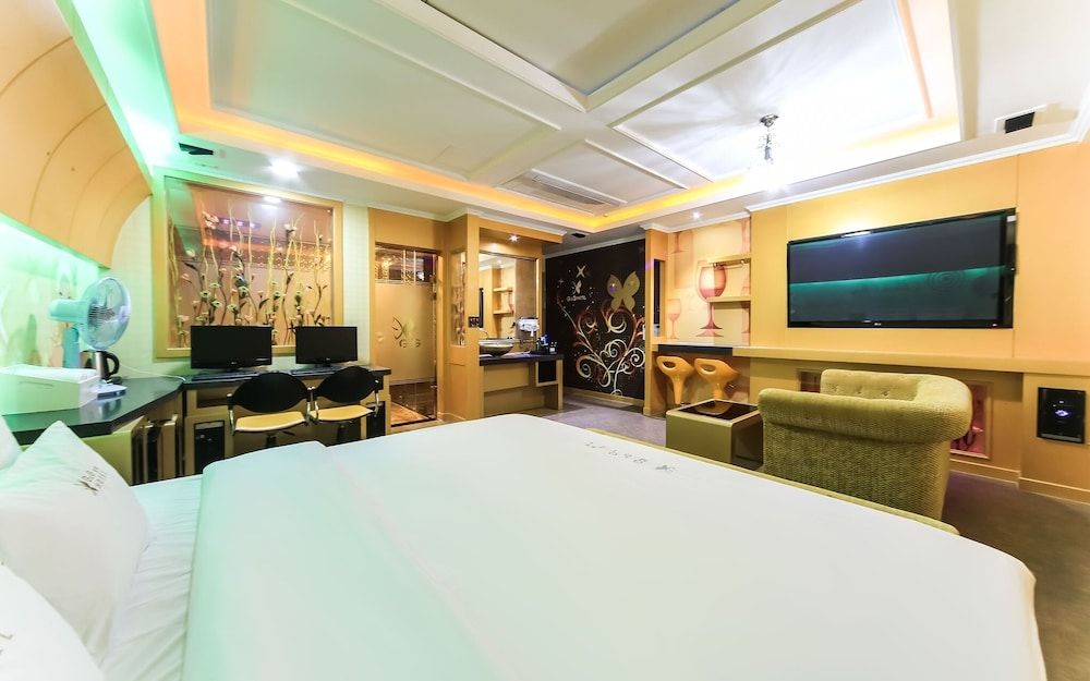 Busan Dongnae G and G Room (SKY VIP (available to watch Netflix)) 3