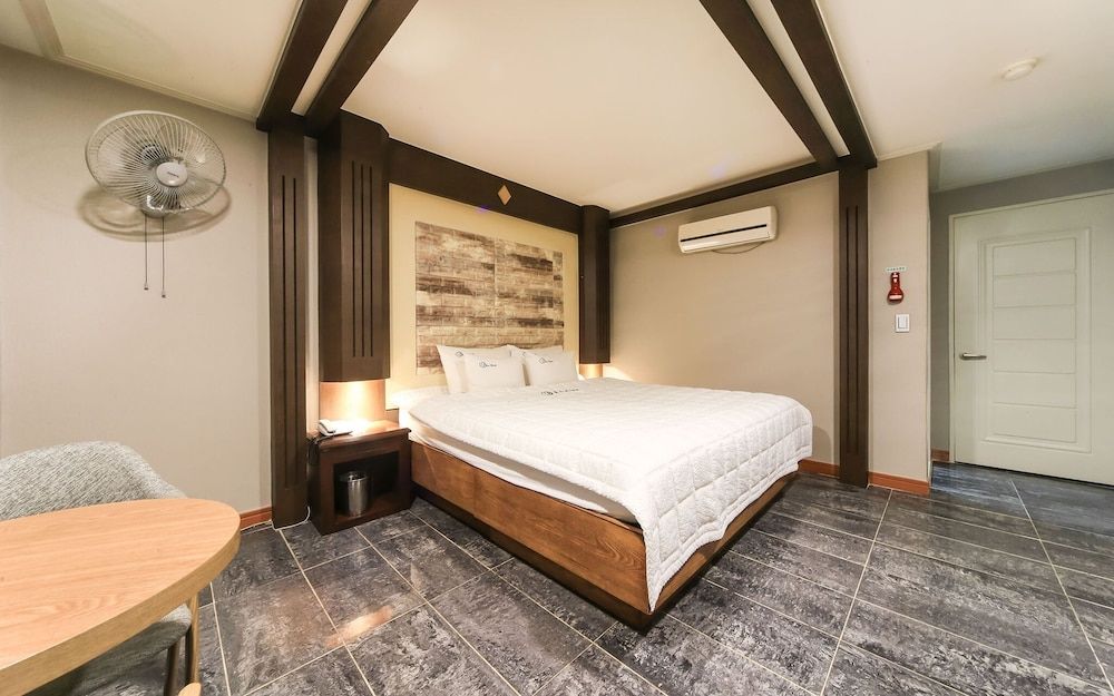 undefined Busan Sajik Olive 6