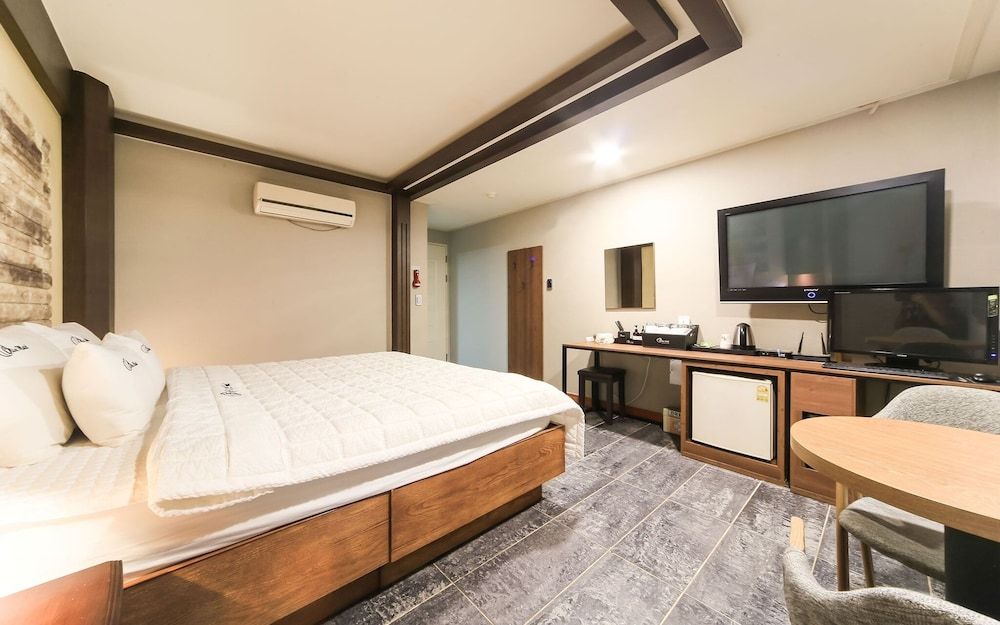 undefined Busan Sajik Olive 8