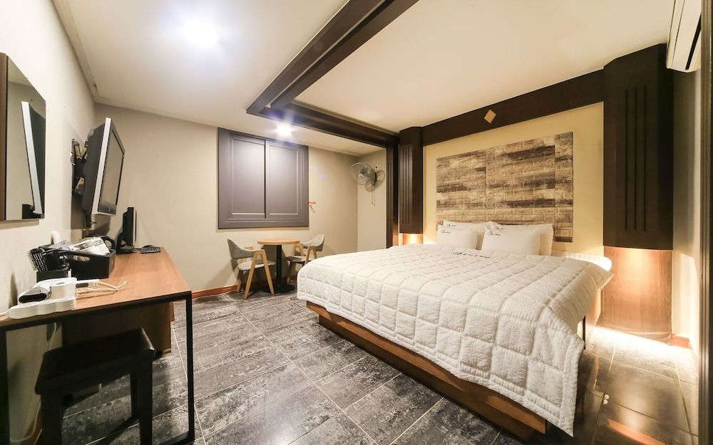 undefined Busan Sajik Olive 5