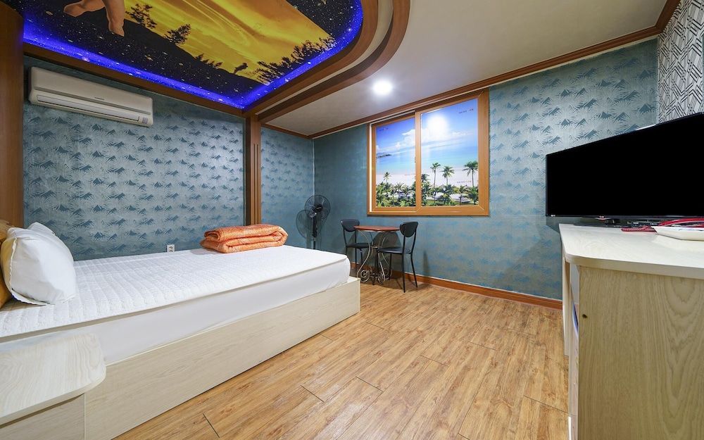 undefined Busan Oncheonjang Victoria 6