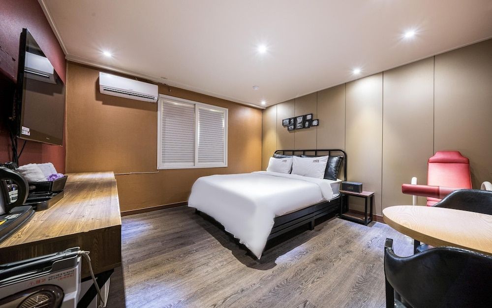 Busan Deokcheon Coco Room (Standard Room (Netflix Available/MAX )