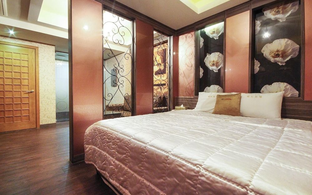 Busan Yeonsandong With Room (Suite room (VOD viewing available/lar)