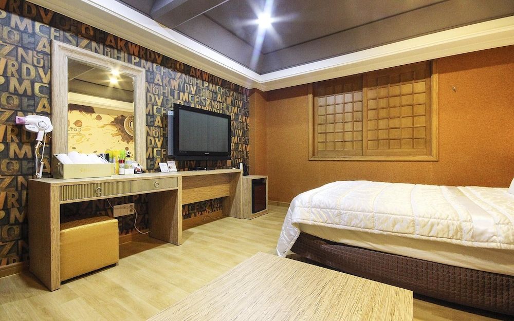 Busan Yeonsandong With Room (Standard room (VOD viewing available/) 3