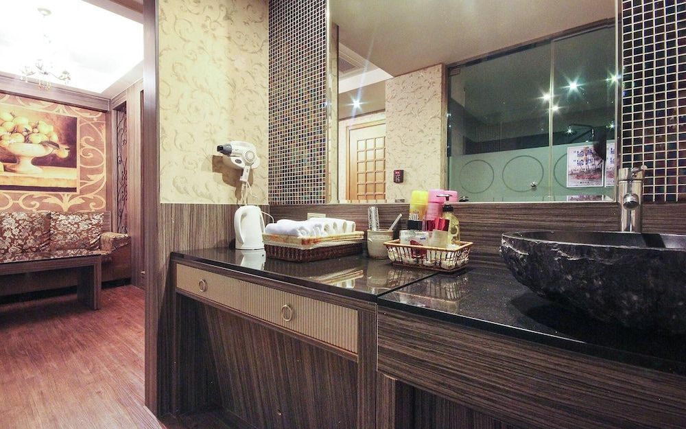 Busan Yeonsandong With Room (Suite room (VOD viewing available/lar) 5