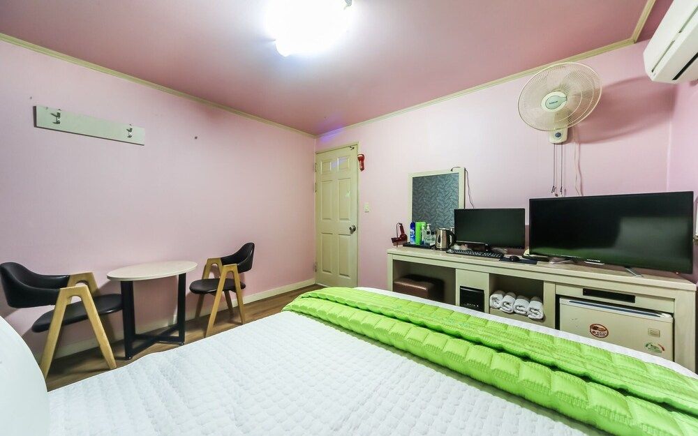 undefined Busan Nampodong Chowon Park 8