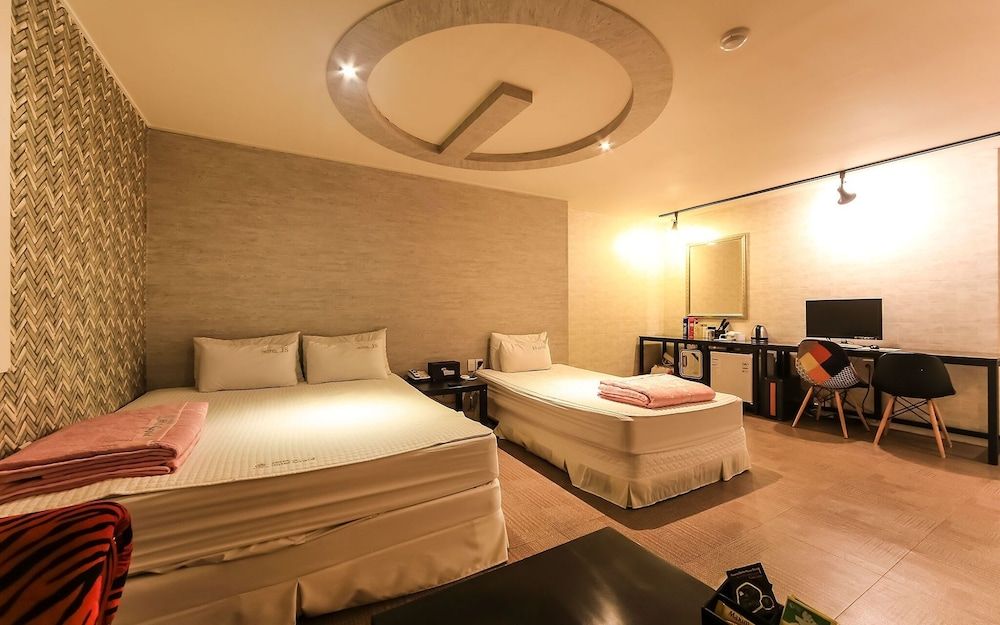 Busan Oncheonjang JS Room (Twin) 3