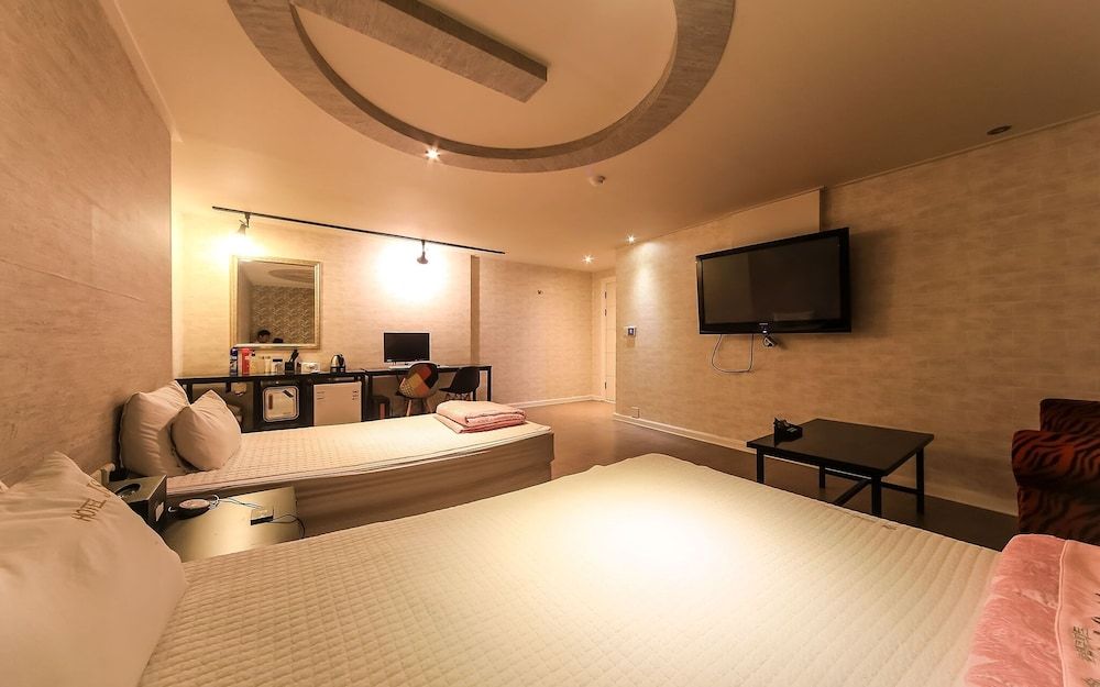 Busan Oncheonjang JS Room (Twin) 6