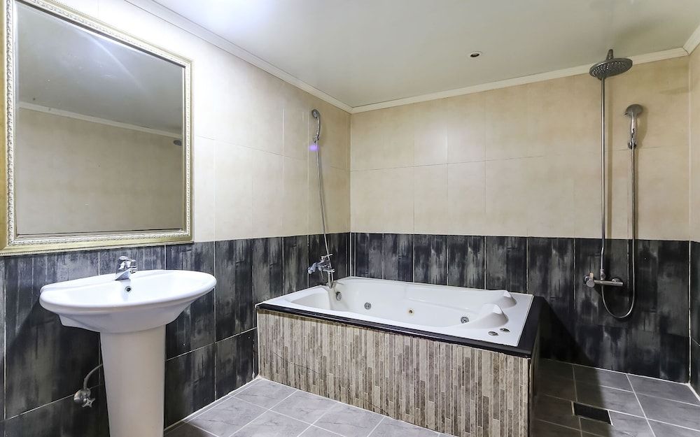 Busan Oncheonjang JS Room (Twin) 7