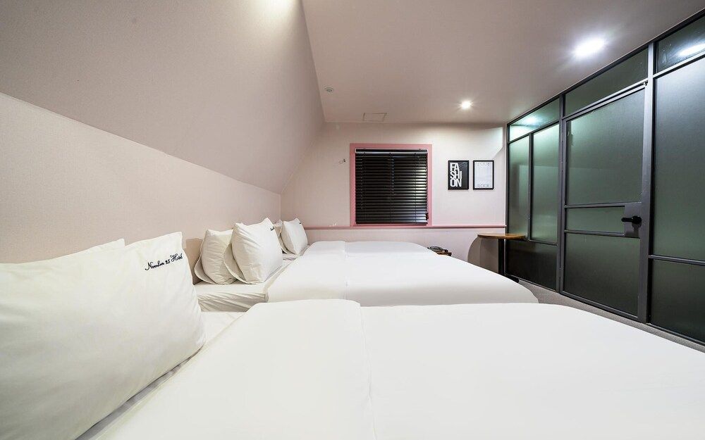 Busan Yeonsandong No25 Room (Business single triple + OTT (free pa) 4