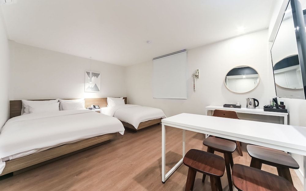 undefined Busan Haeundae Dongbaek Hotel 8