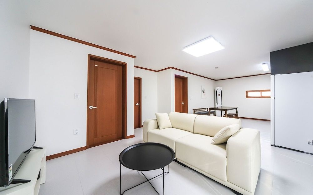 undefined Busan Haeundae Dongbaek Hotel 7