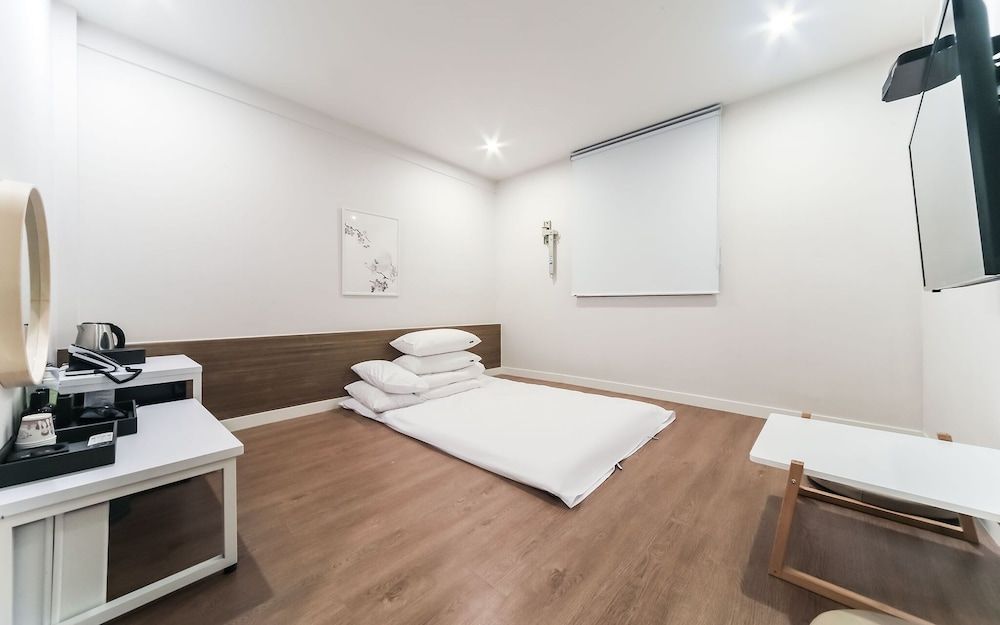 undefined Busan Haeundae Dongbaek Hotel 5