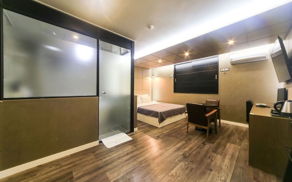 Busan Sasang Louis Hotel Room (Deluxe (Netflix & YouTube Available)) 17
