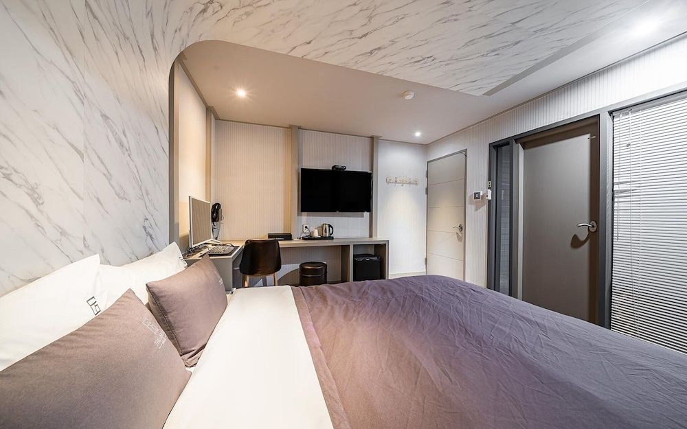 undefined Busan Mandeok The Gentle 8