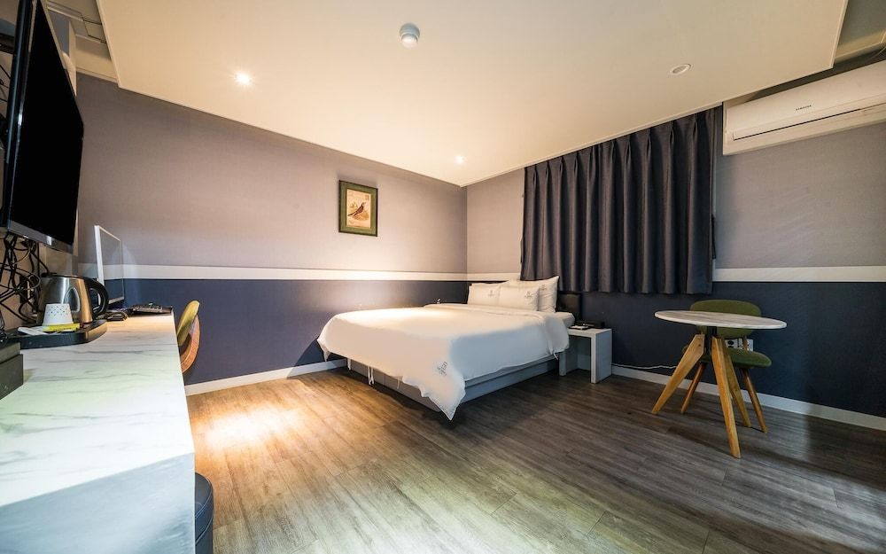 undefined Busan Mandeok The Gentle 10