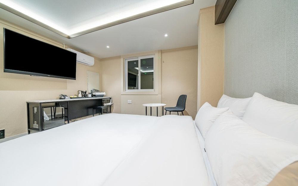 undefined Busan Mora Hotel 979 7