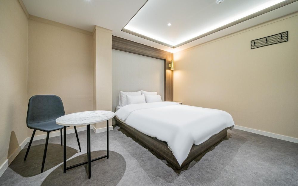 undefined Busan Mora Hotel 979 6