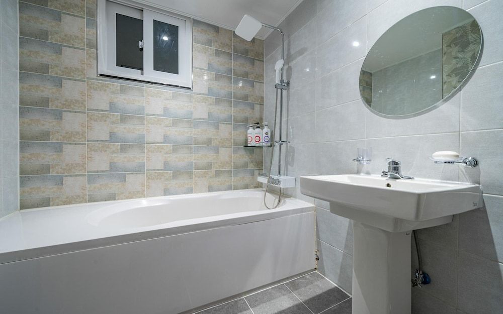 undefined Busan Mora Hotel 979 8