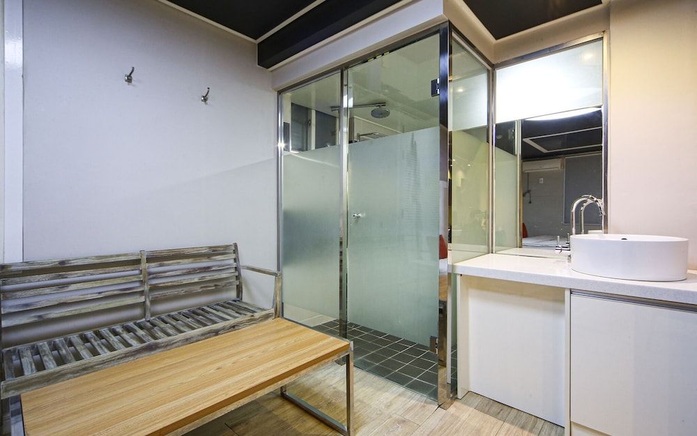 Busan Daeyeondong Z Room (Deluxe Twin) 8