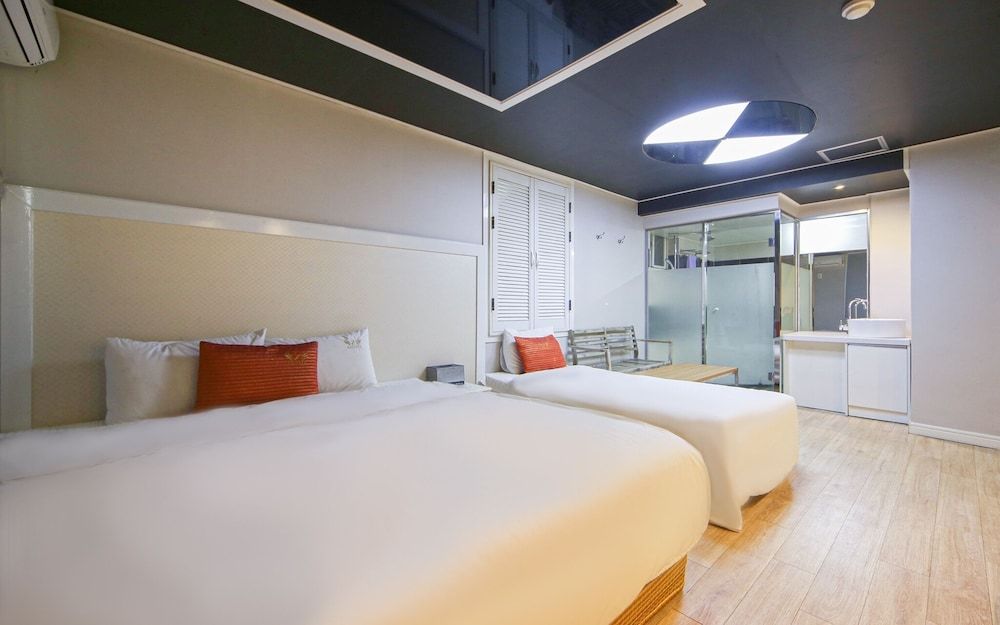 Busan Daeyeondong Z Room (Deluxe Twin) 5