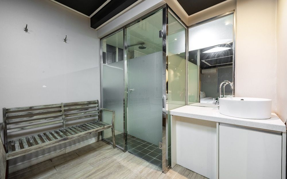 Busan Daeyeondong Z Room (Deluxe Twin) 4