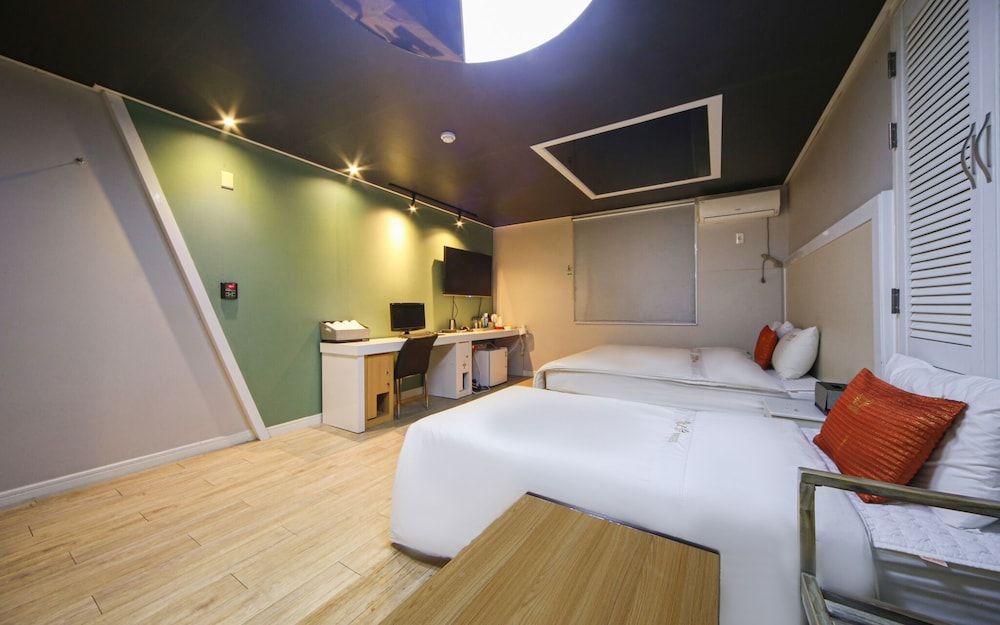 Busan Daeyeondong Z Room (Deluxe Twin) 6