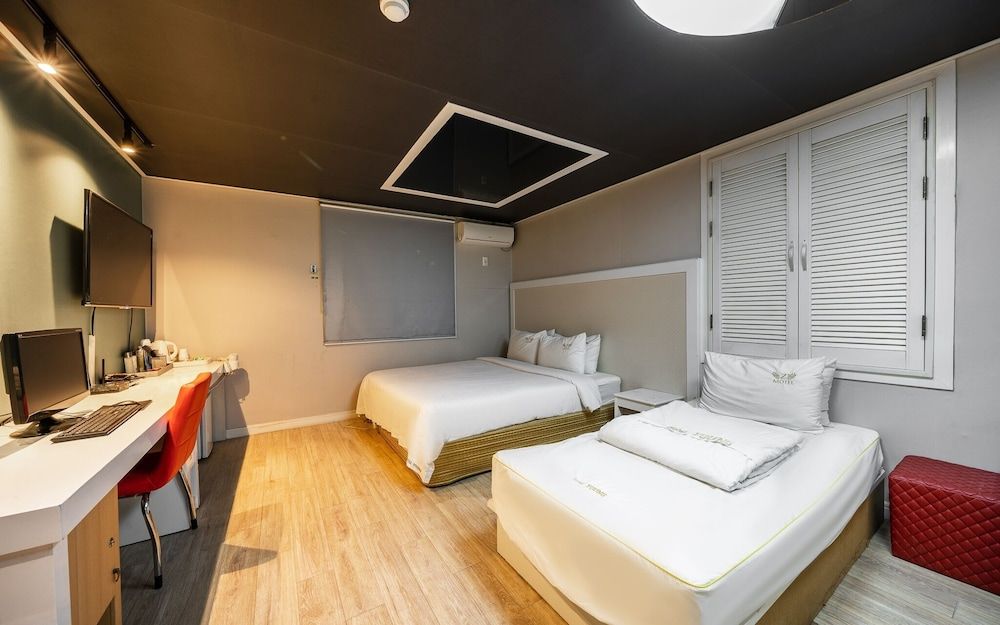 Busan Daeyeondong Z Room (Deluxe Twin)