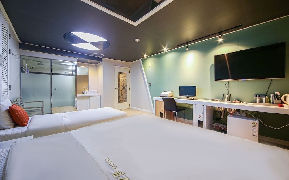 Busan Daeyeondong Z Room (Deluxe Twin) 7