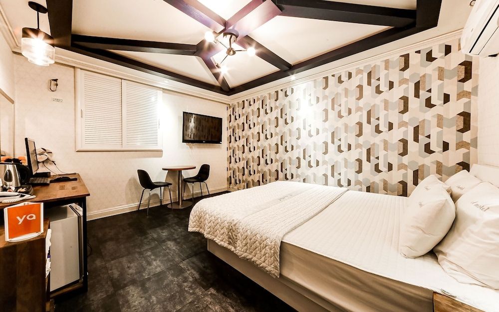 Busan Gupo A Room (Standard room (Netflix viewing availa)