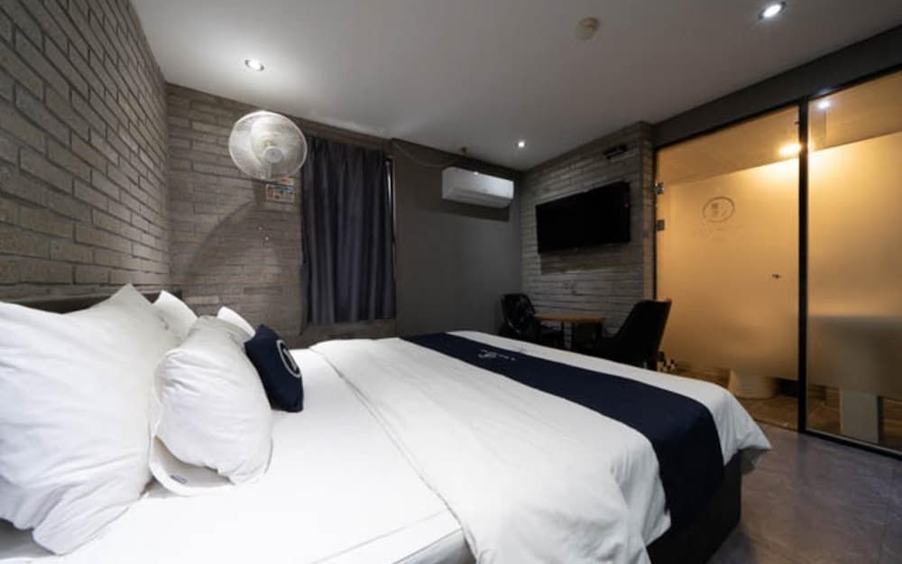 Busan Yeonsandong Ellui Room (PC room (couple PC fully equipped wit) 4