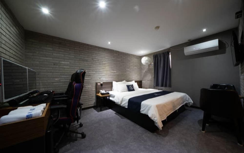 Busan Yeonsandong Ellui Room (PC room (couple PC fully equipped wit)