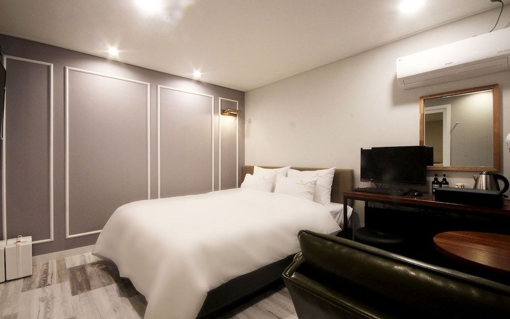 Louis Hotel Busan Beomildong Room (Deluxe (Clothing Care Device Netflix))