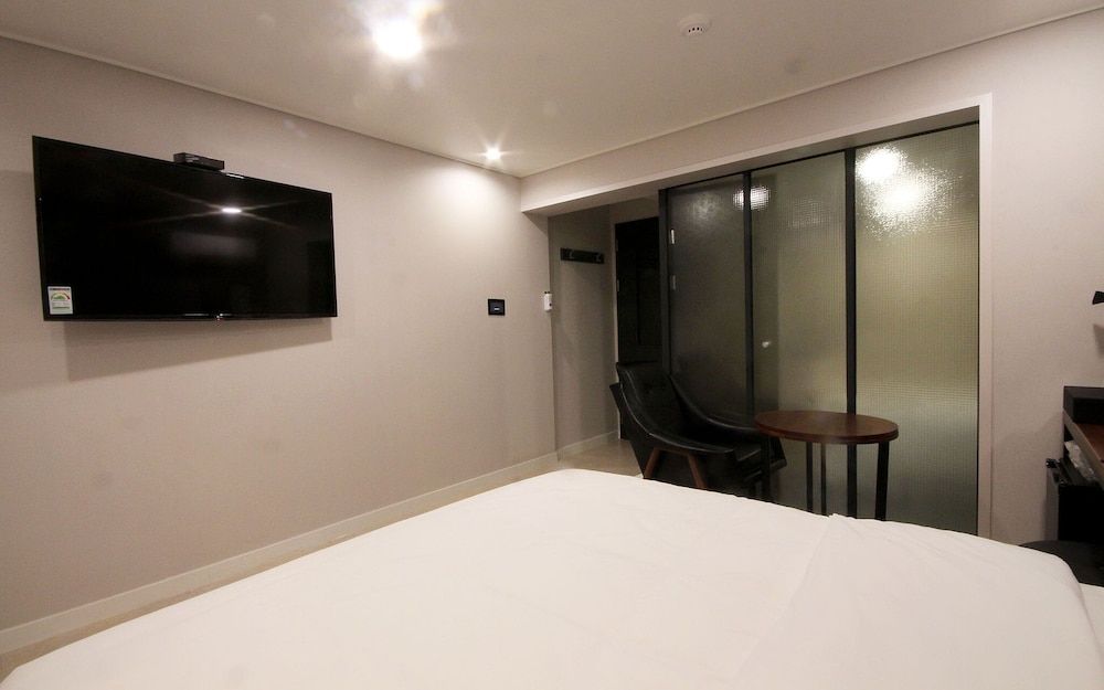 Louis Hotel Busan Beomildong Room (Deluxe (Clothing Care Device Netflix)) 8