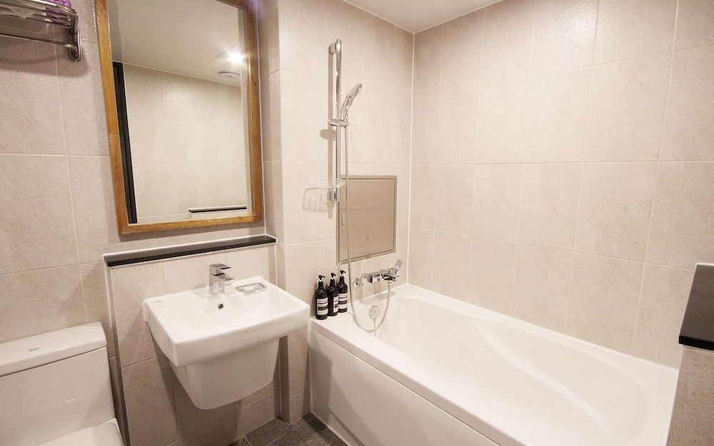 Louis Hotel Busan Beomildong Room (Deluxe (Clothing Care Device Netflix)) 17