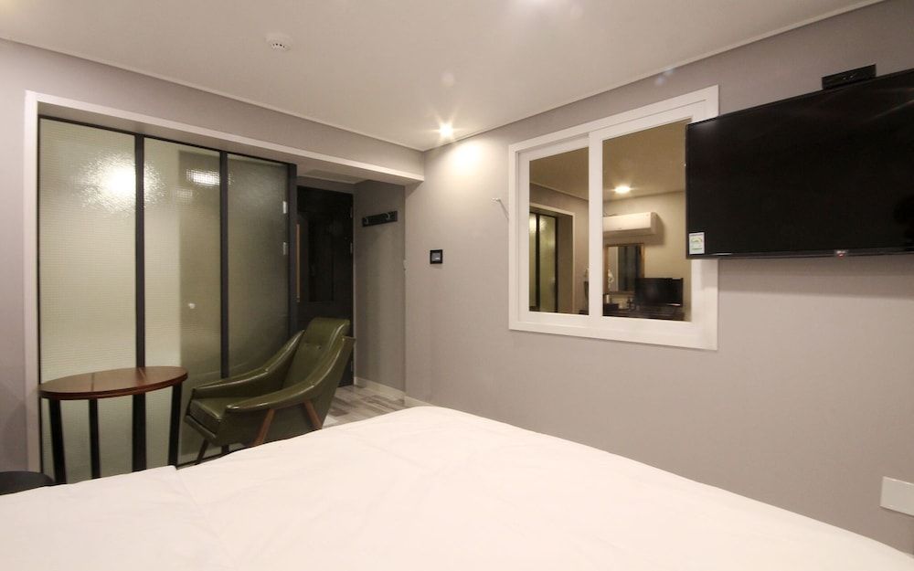 Louis Hotel Busan Beomildong Room (Deluxe (Clothing Care Device Netflix)) 3