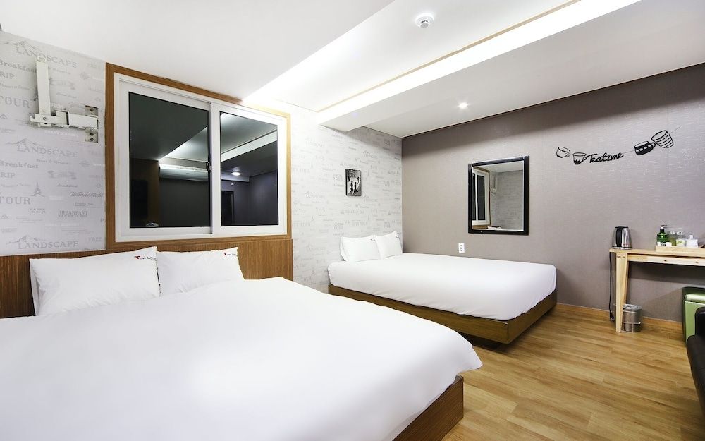 Busan Haeundae T Stay Room (Twin) 2