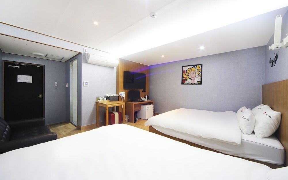Busan Haeundae T Stay Room (Twin) 10