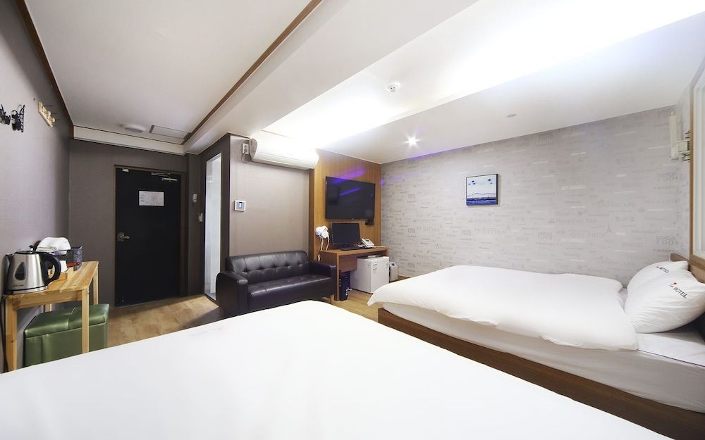 Busan Haeundae T Stay Room (Twin) 4