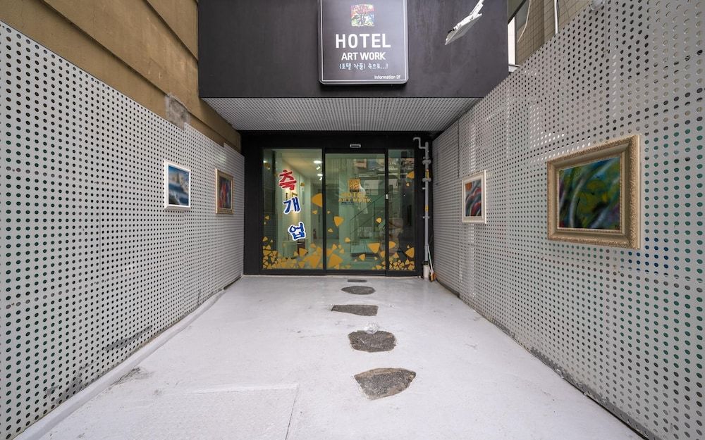 undefined Busan Seomyeon Hotel Artwork 3