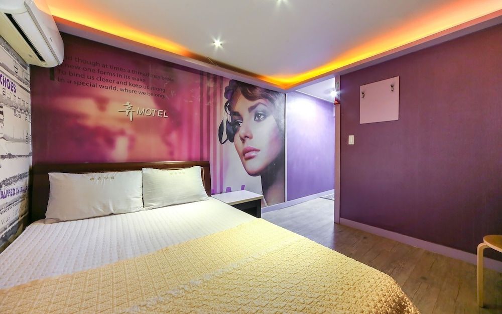 undefined Busan Seomyeon Hotel Artwork 5